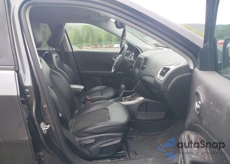 2019 Jeep Compass Latitude 4X4 из США, поврежденный, VIN 3C4NJDBB3KT741841